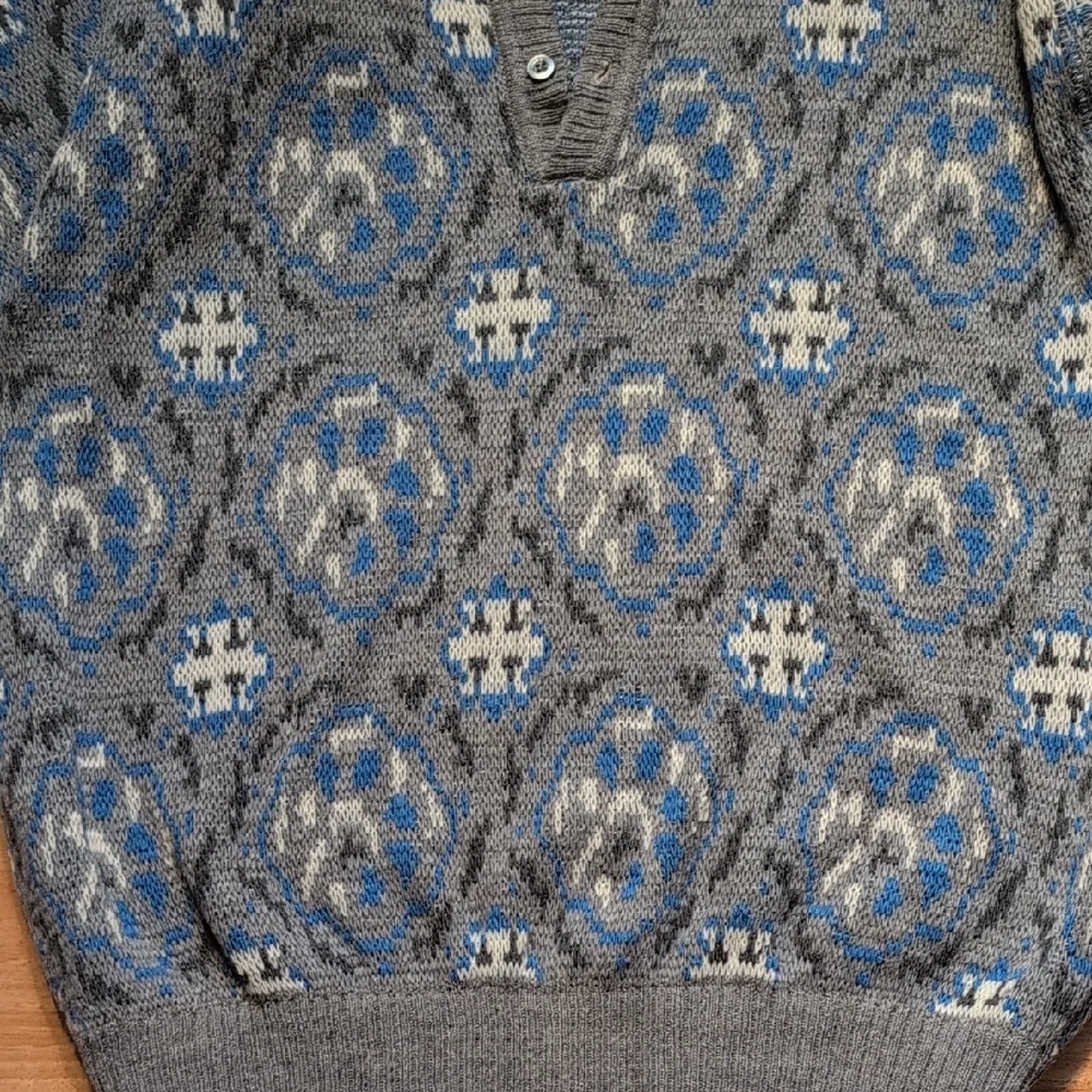 Vintage Blue and Gray Geometric Crewneck Sweater - Picture 7 of 10